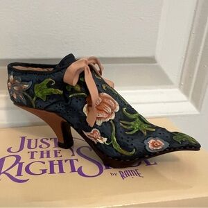 Just the Right Shoe. Versailles